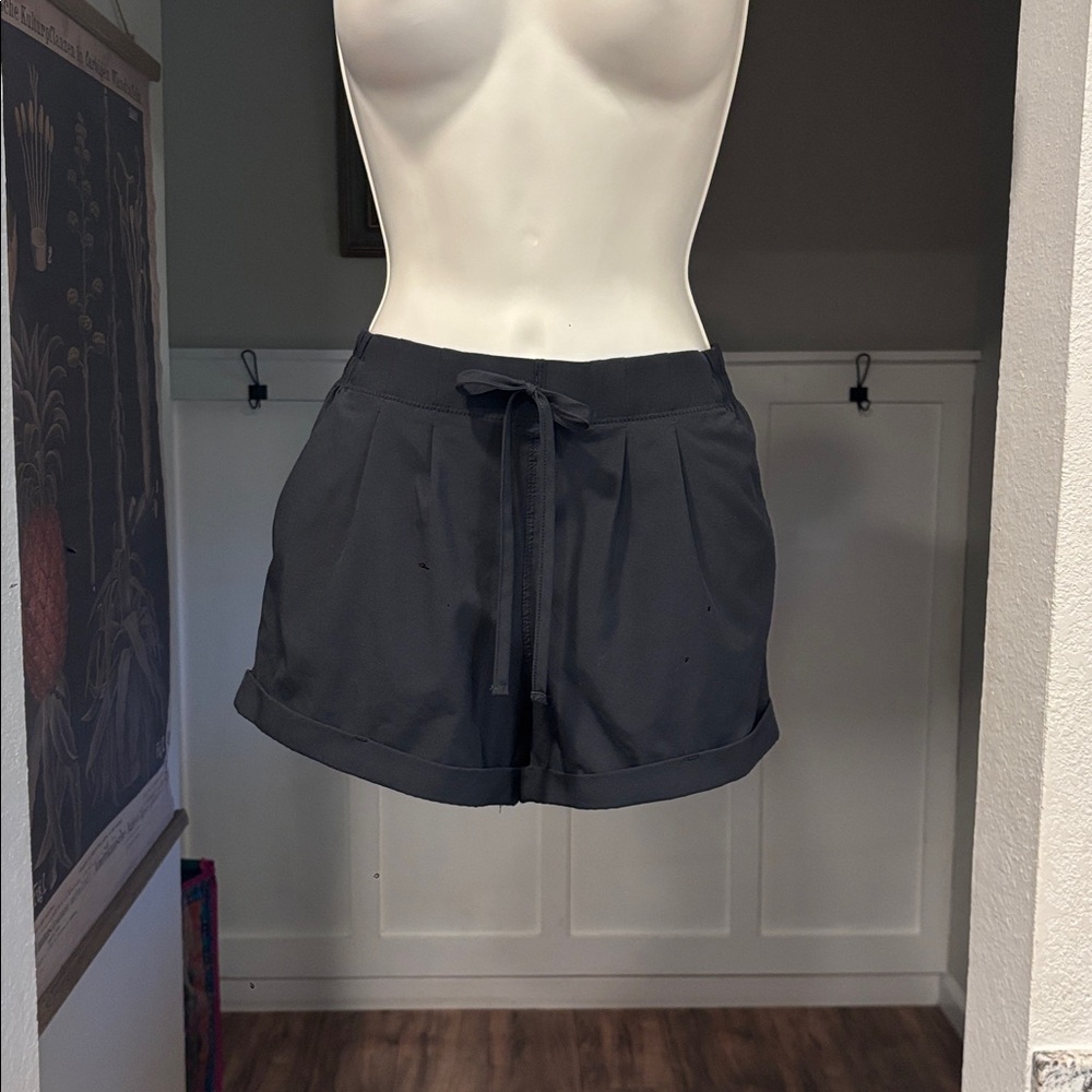 Zyia XS Black Shorts Athletic Sport Casual Rolled Casual Everyday Bottoms Comfy